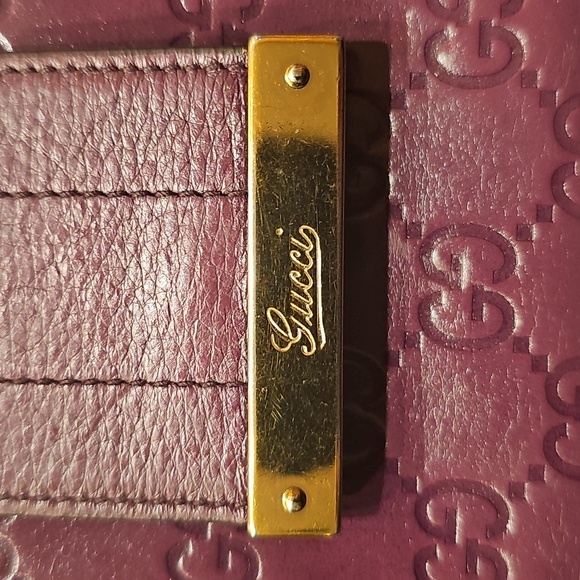 GUCCI Guccissima Plum Leather Wallet with Gold Detail - Picture 5 of 6